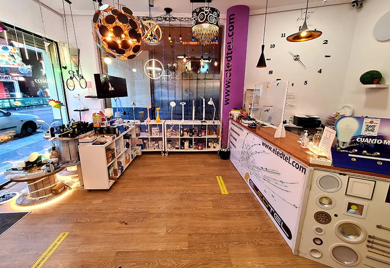 Interior de la tienda de Eledtel.